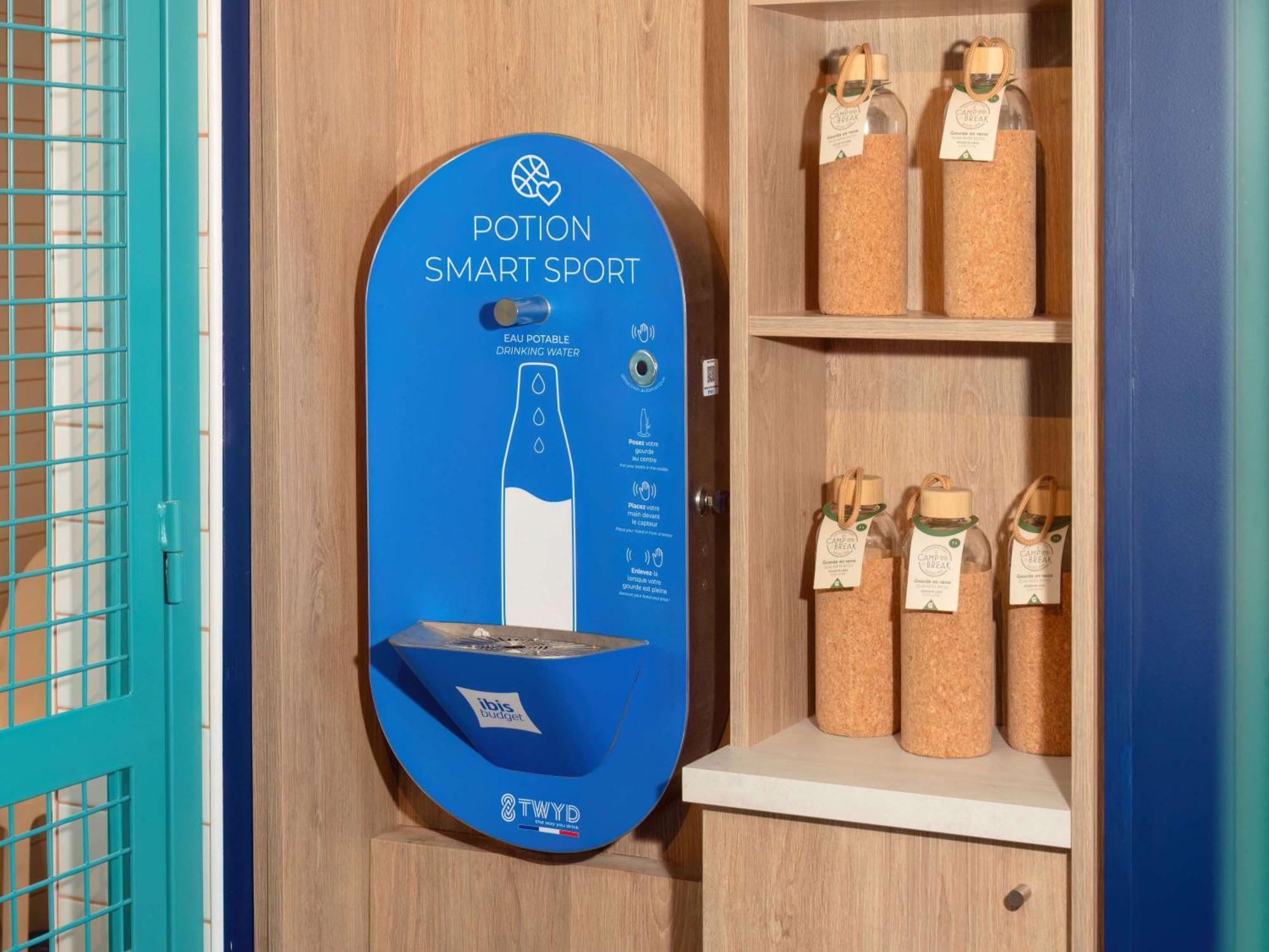 Ibis Budget Pertuis Portes Du Luberon Exteriör bild