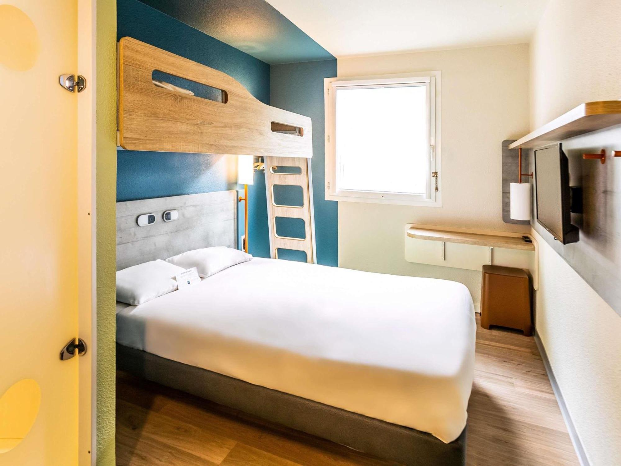Ibis Budget Pertuis Portes Du Luberon Exteriör bild