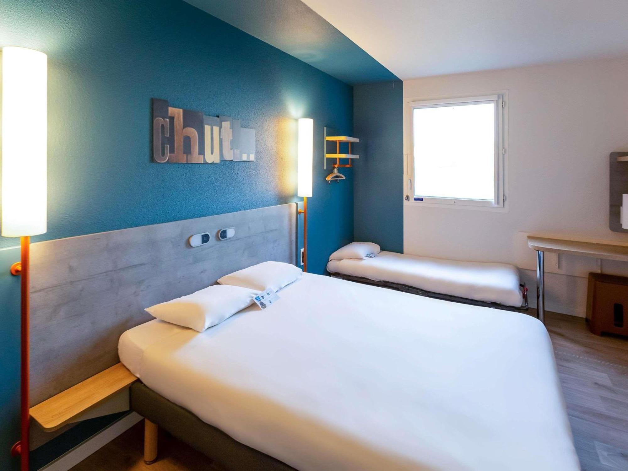 Ibis Budget Pertuis Portes Du Luberon Exteriör bild
