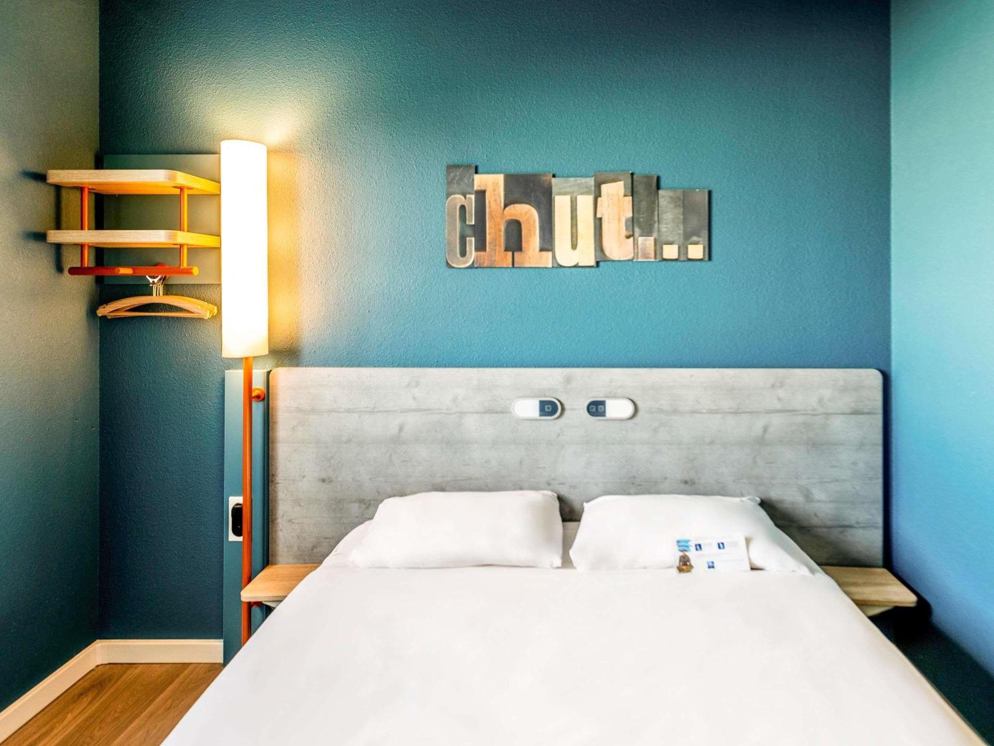 Ibis Budget Pertuis Portes Du Luberon Exteriör bild