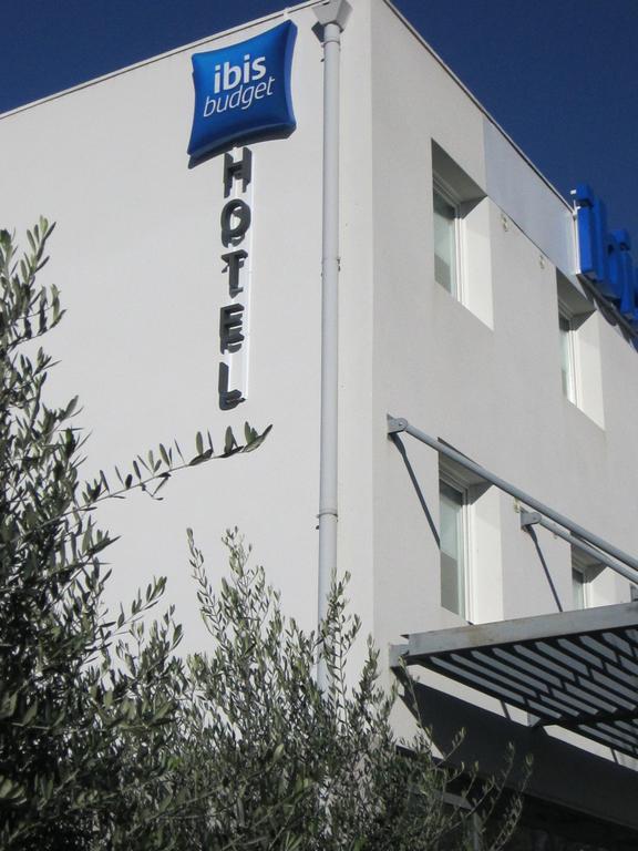 Ibis Budget Pertuis Portes Du Luberon Exteriör bild